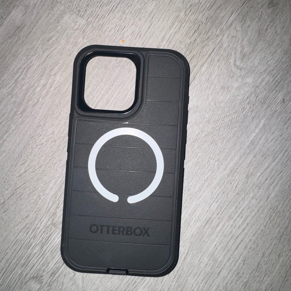OtterBox Black MagSafe-Ready Protective Phone Case with White Ring
